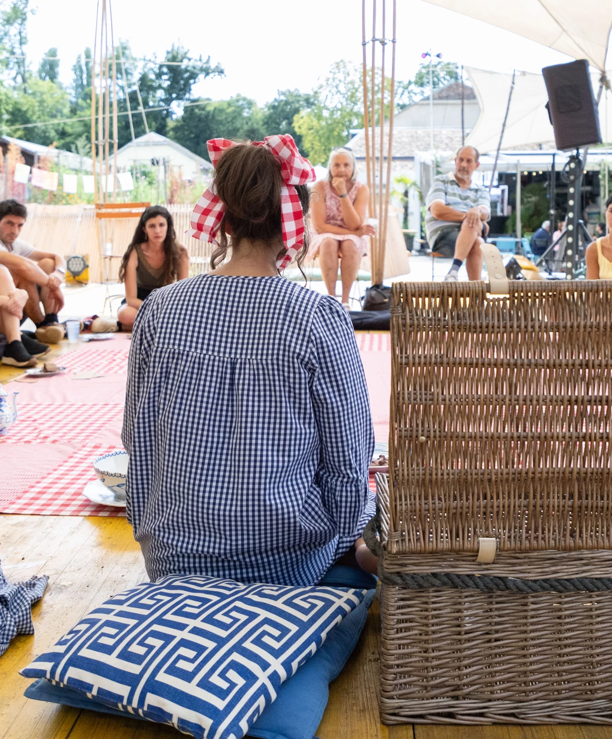 Bateauthèque : bibliothèque et lecture-performances