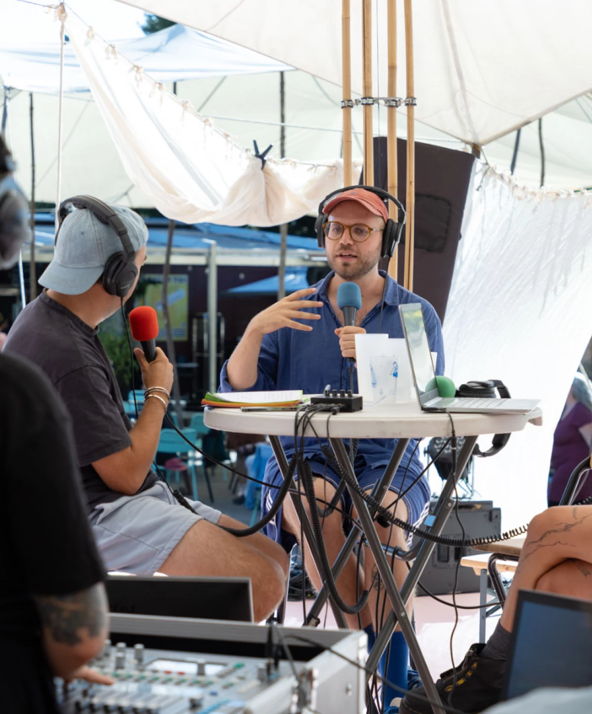BLEUE COMME UNE ORANGE AVEC RADIO VOSTOK
